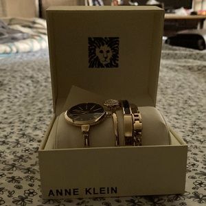 Anne Klein gift set